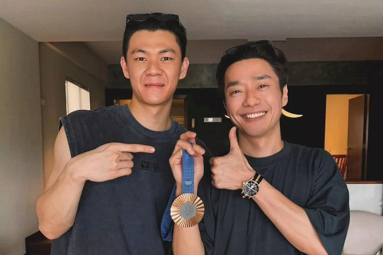 National shuttler Lee Zii Jia brings Olympics medal to his 'idol', singer Nicholas Teo