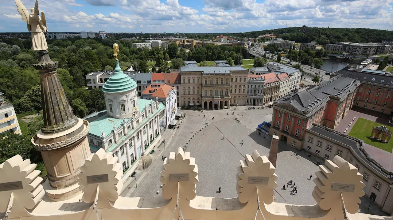 Spontane Kundgebung in Potsdam: „Die Wahlergebnisse aus Thüringen und Sachsen machen uns Angst“