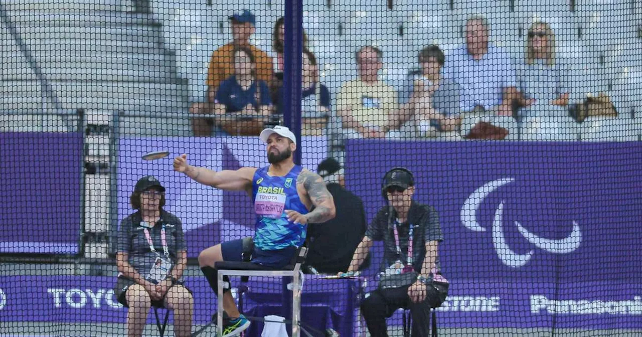 Paralimpíadas: Claudiney Batista bate recorde e garante medalha de ouro no atletismo