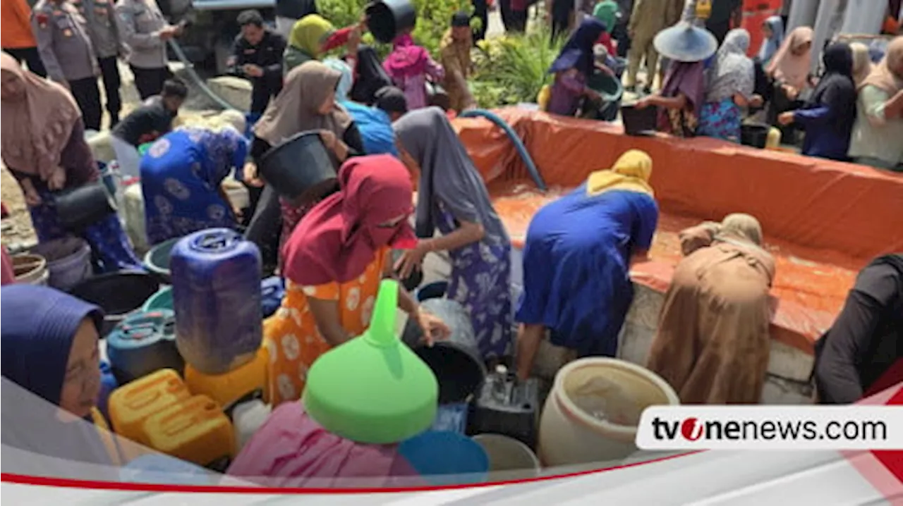 Enam Kecamatan di Lamongan Dilanda Kekeringan, Polisi BPBD Lakukan Droping Air