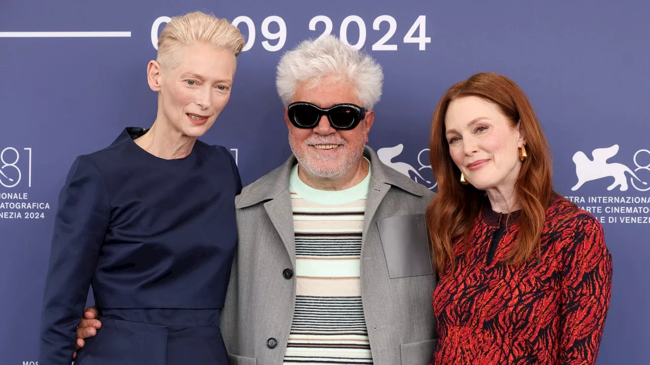 Pedro Almodovar a Venezia 84: «In tutto il mondo servono leggi sull'eutanasia»