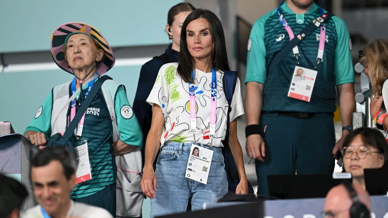 La reina Letizia luce jeans rectos de los 90 con tenis en los Juegos Paralímpicos de París 2024