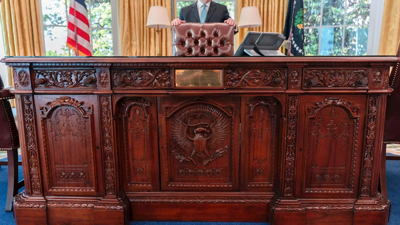 Replica Oval Office is opening near the White House on Monday