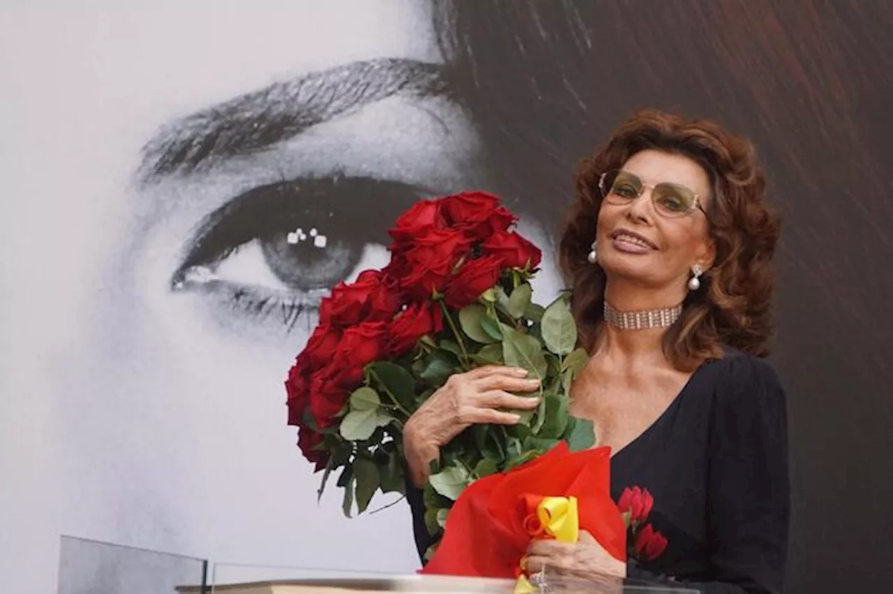 I 90 anni di Sophia Loren, la festa in terrazza a Roma