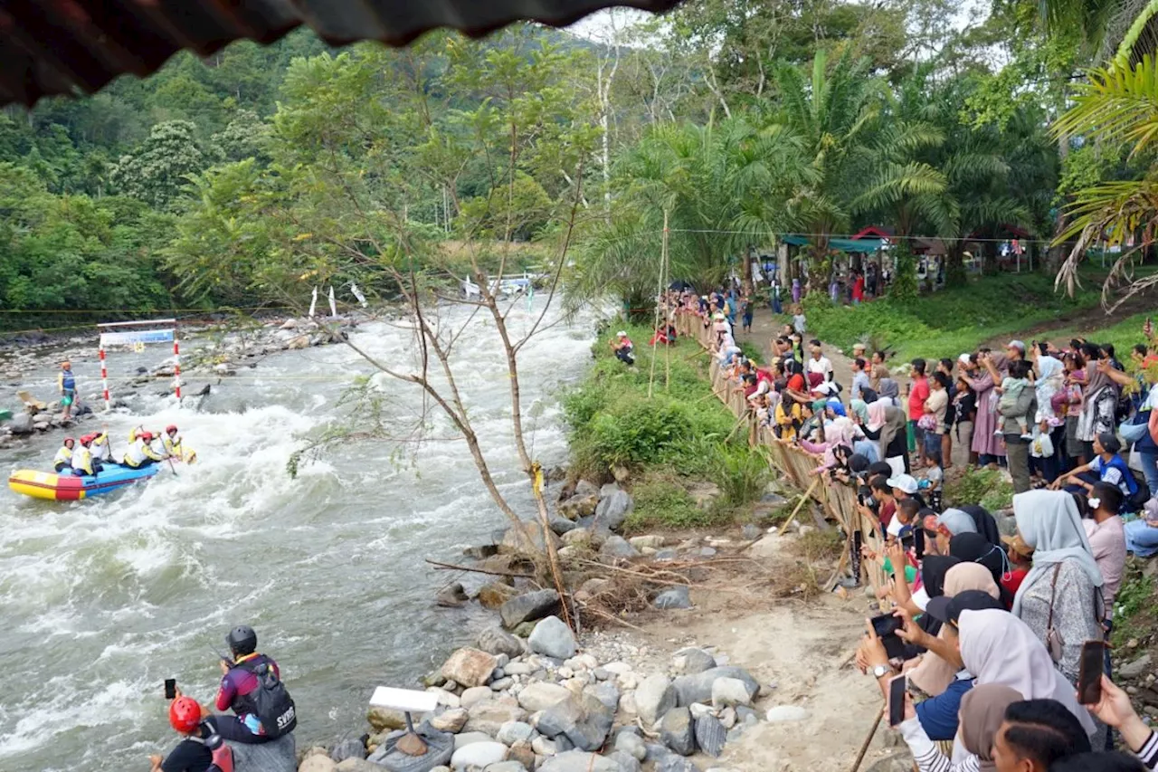 UMKM dan Pedagang Kaki Lima Raih Lebih dari Rp800 Juta Selama Arung Jeram PON XXI