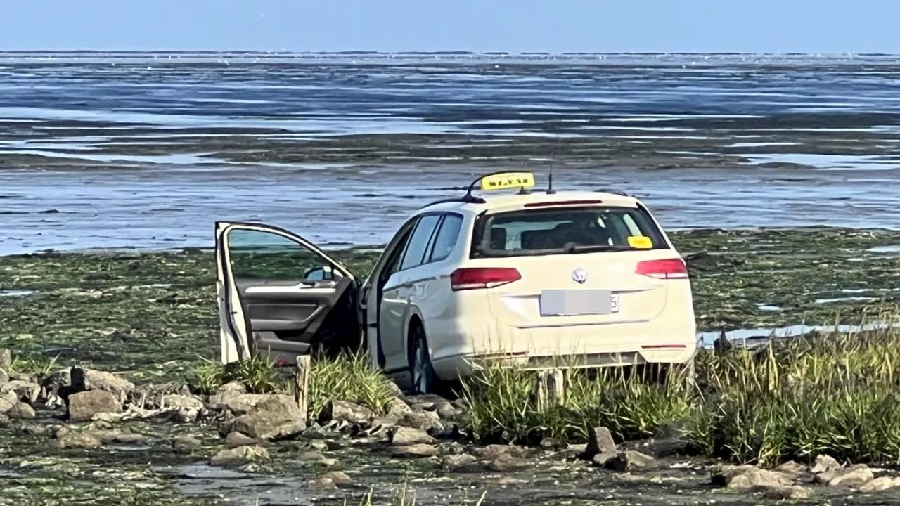 Sylt: Taxi steckt im Watt fest!