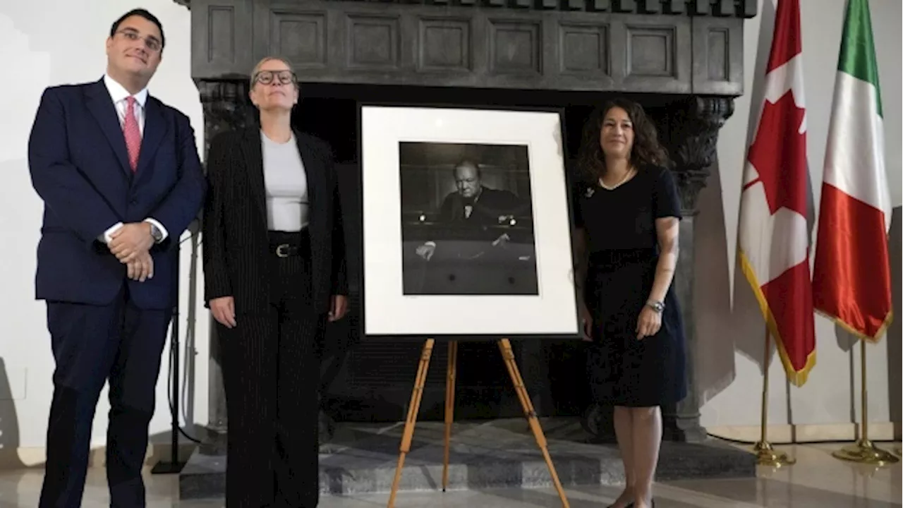 Iconic Churchill photo stolen in Ottawa returned