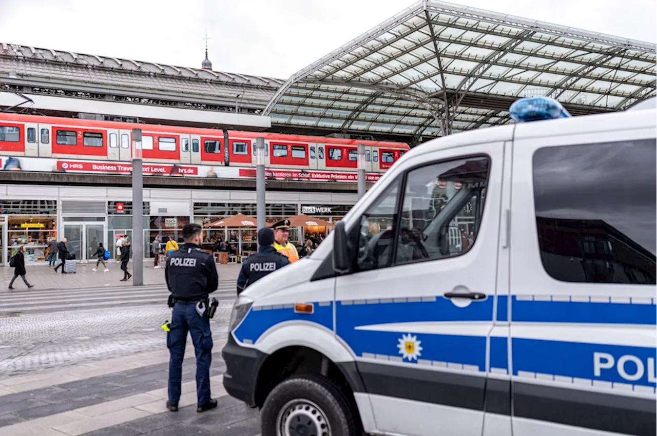 Kölner Hauptbahnhof: Tüte auf Polizeiauto sorgte für Sperrung