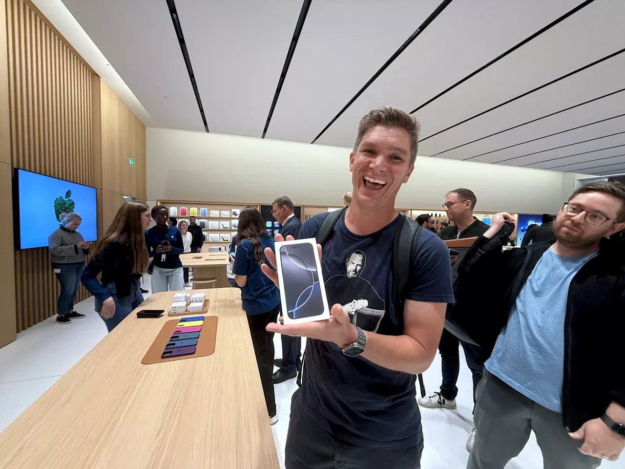 Nu har Apple Store öppnat i Mall of Scandinavia. Trevligt!