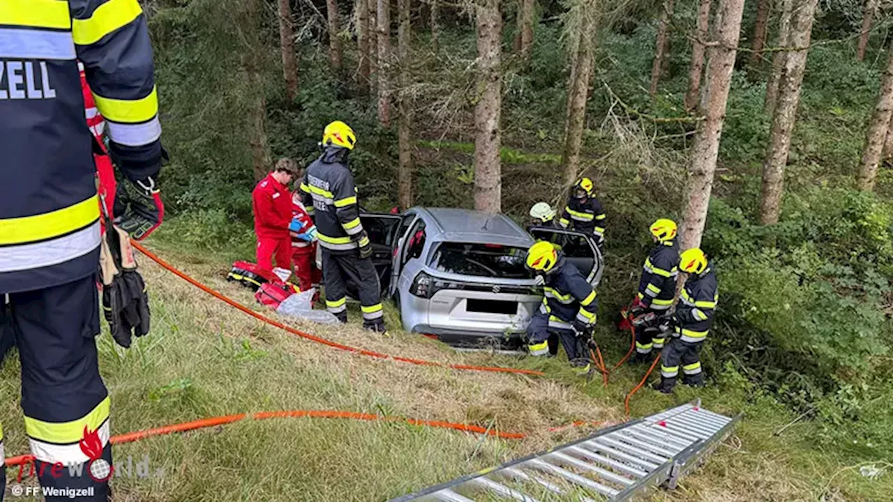 Verkehrsunfall mit eingeklemmter Person in Sagbauer