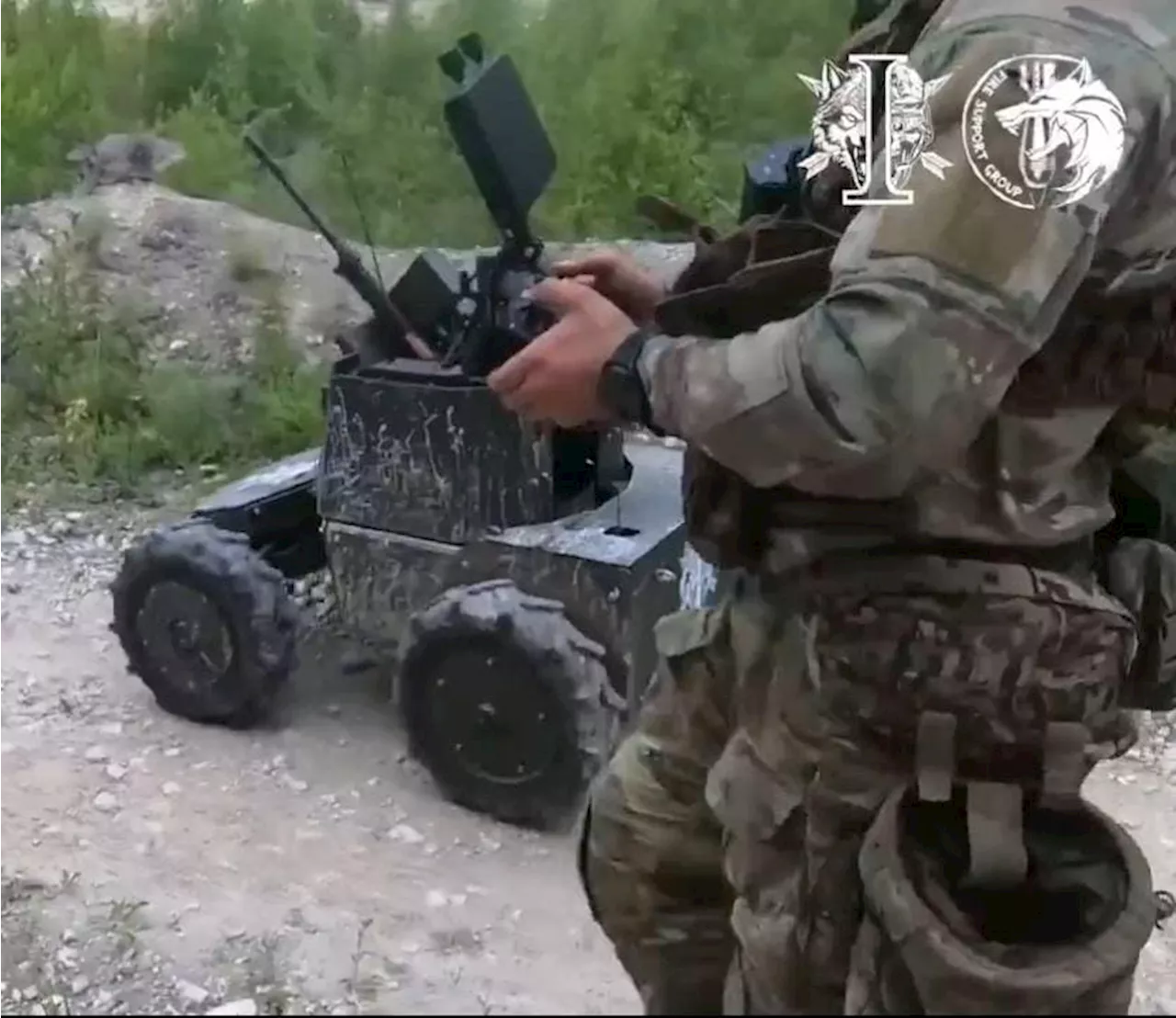 Ukrainian Robot Attacks Russian Position Through Minefield And Rockets