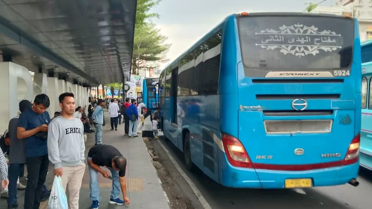 Nyaman Berkeliling Bandung Raya dengan Bus Kota