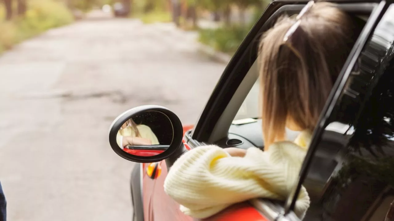 VIDEO: Una niña de 8 años roba la camioneta de su mamá y conduce 20 km para comprar un frapuccino