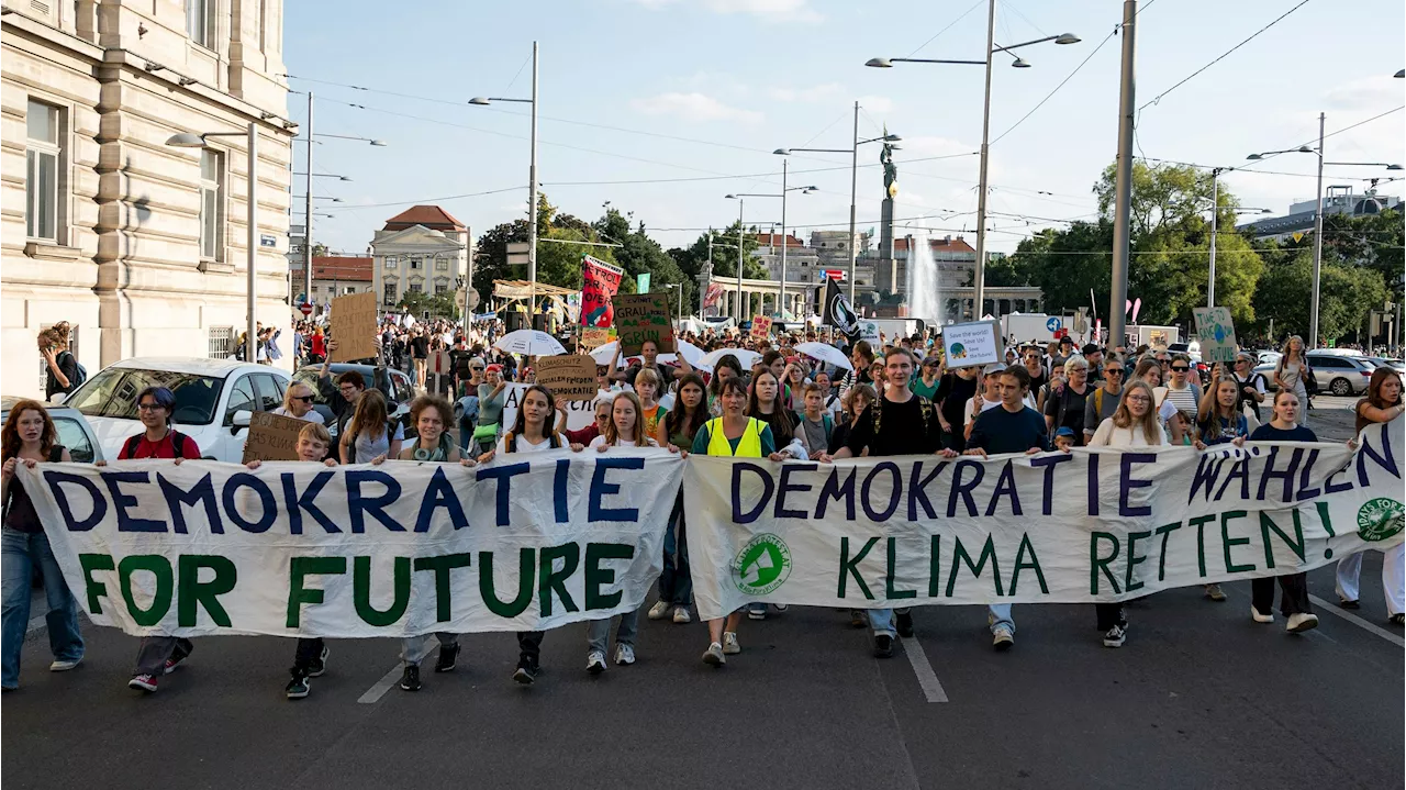 Im Zeichen des Hochwassers - Bis zu 15.000 Umweltaktivisten bei Klimaschutz-Demos