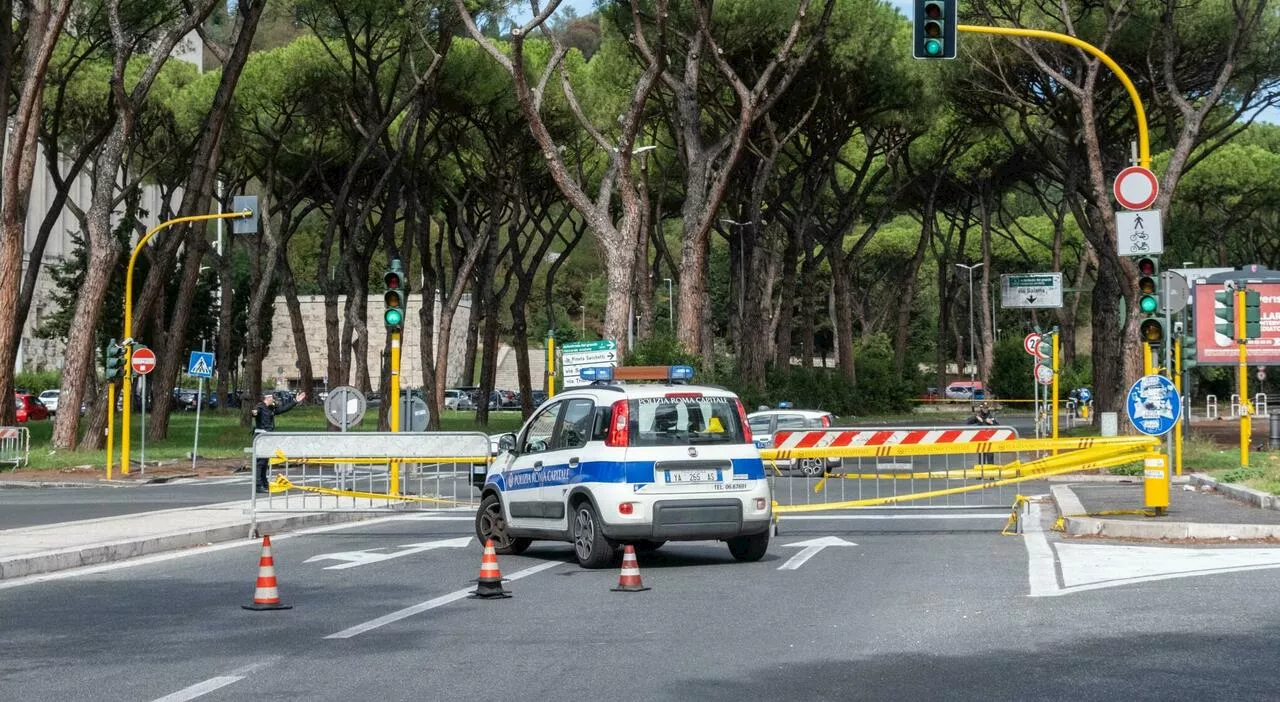 Andrea Guastalla morto in scooter a Roma, la sera aveva festeggiato il compleanno: l'ipotesi di un pirata dell