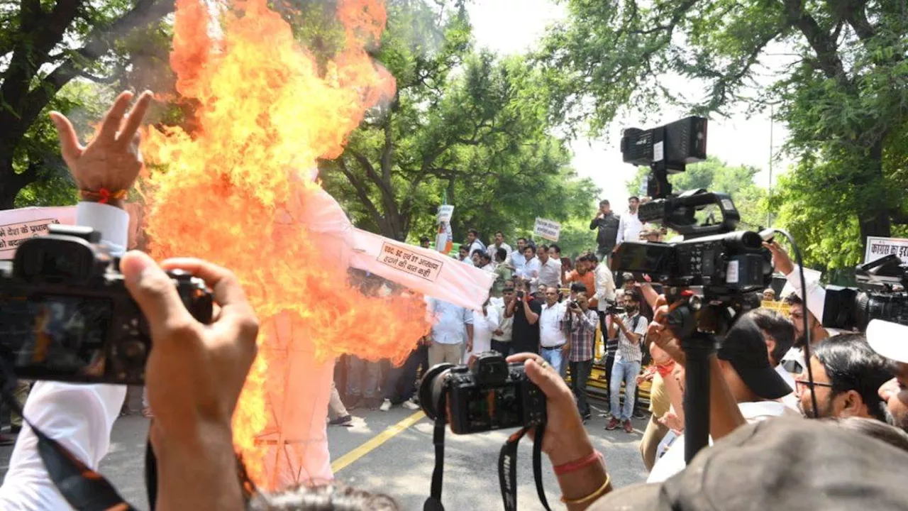 राहुल गांधी के बयान पर फूटा BJP कार्यकर्ताओं का गुस्सा, नेता प्रतिपक्ष का पुतला फूंका; कर रहे ये बड़ी मांग