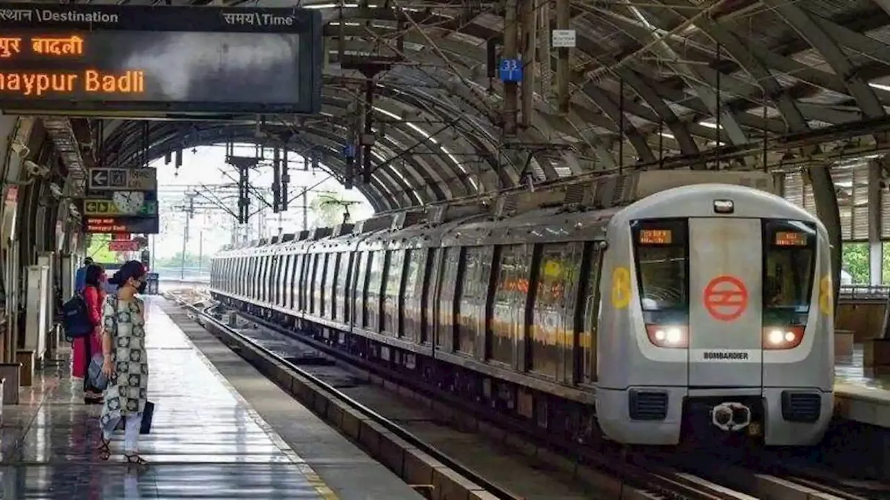 Delhi Metro: पीतमपुरा मेट्रो स्टेशन पर चलती ट्रेन के आगे कूदी महिला, खोया दाहिना हाथ; सेवाएं रहीं बाधित