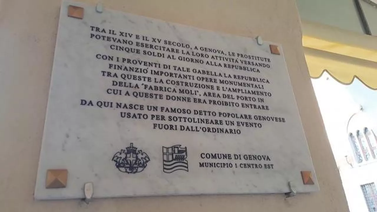 Genova, una targa per ricordare le meretrici del 1400: 'Con le loro tasse costruiti moli del porto e palazzi'