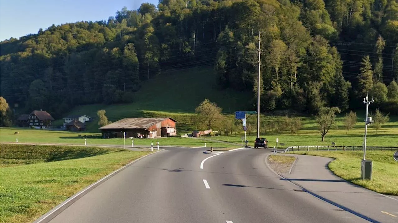 Unfall auf der Kantonsstrasse: Unbekannter Autofahrer flüchtet