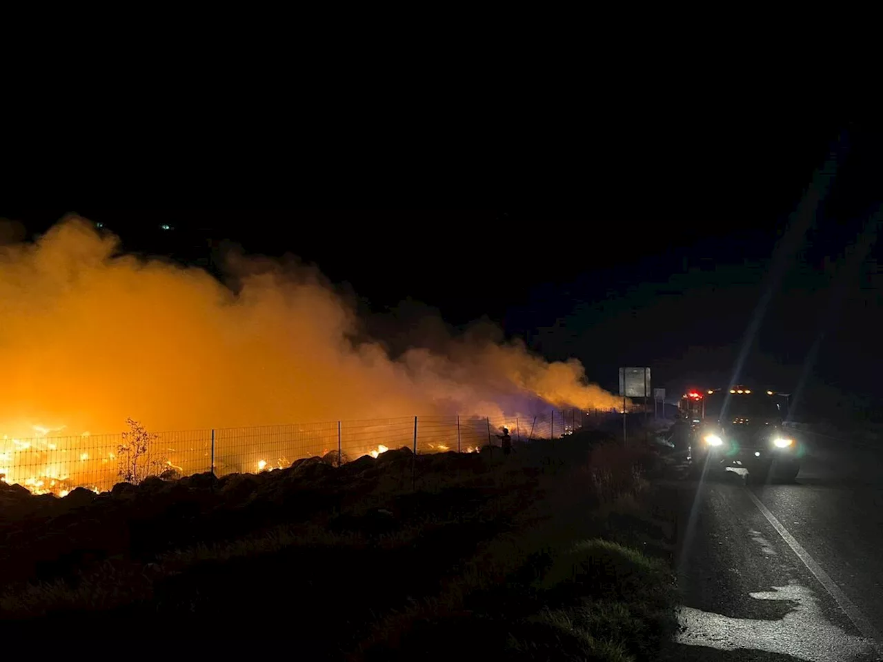 Incendio en invernadero acaba con 400 metros de maleza seca en la Torreón-San Pedro