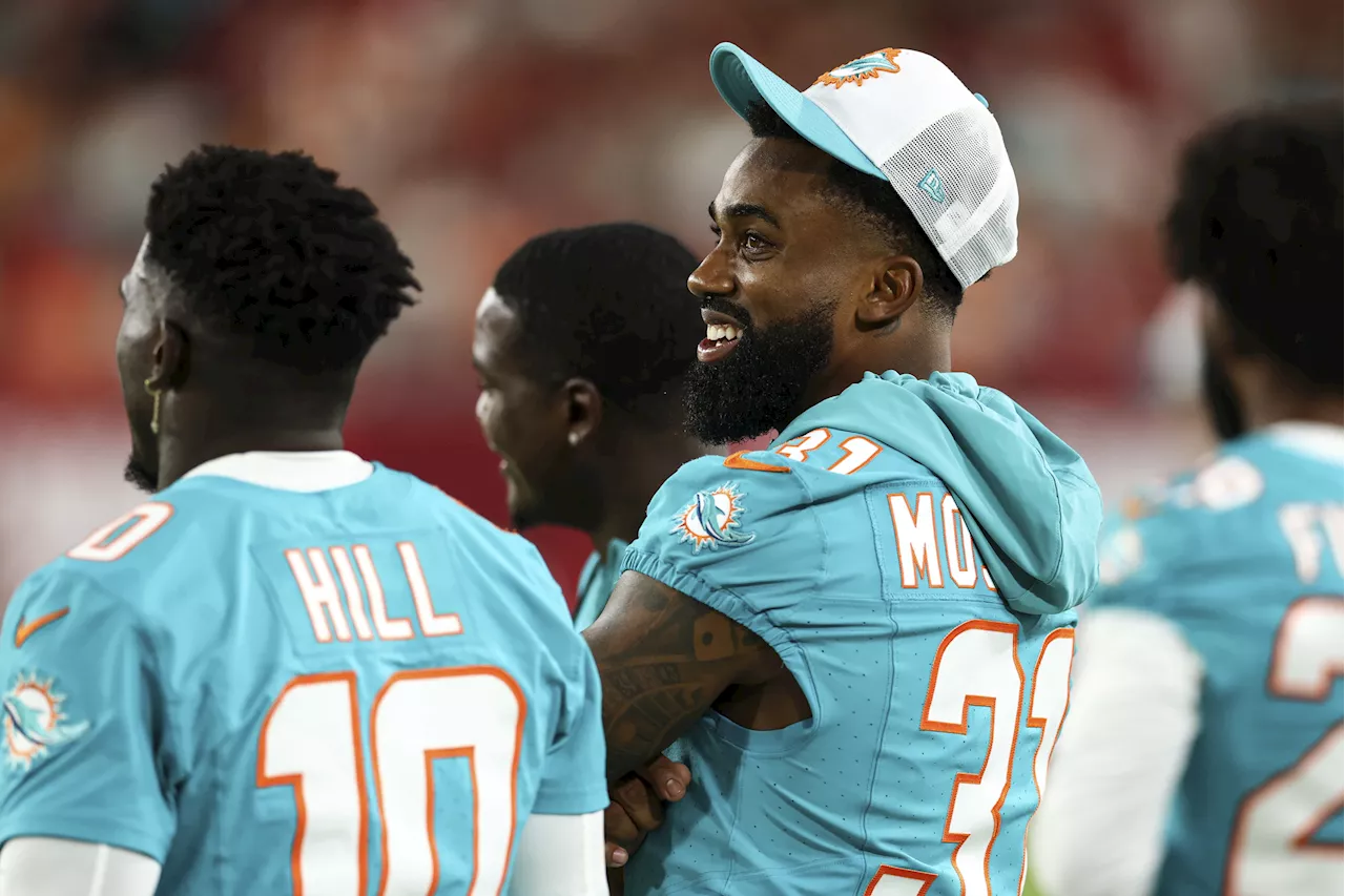 Dolphins News: HC Mike McDaniel Provides Big Injury Update on Raheem Mostert