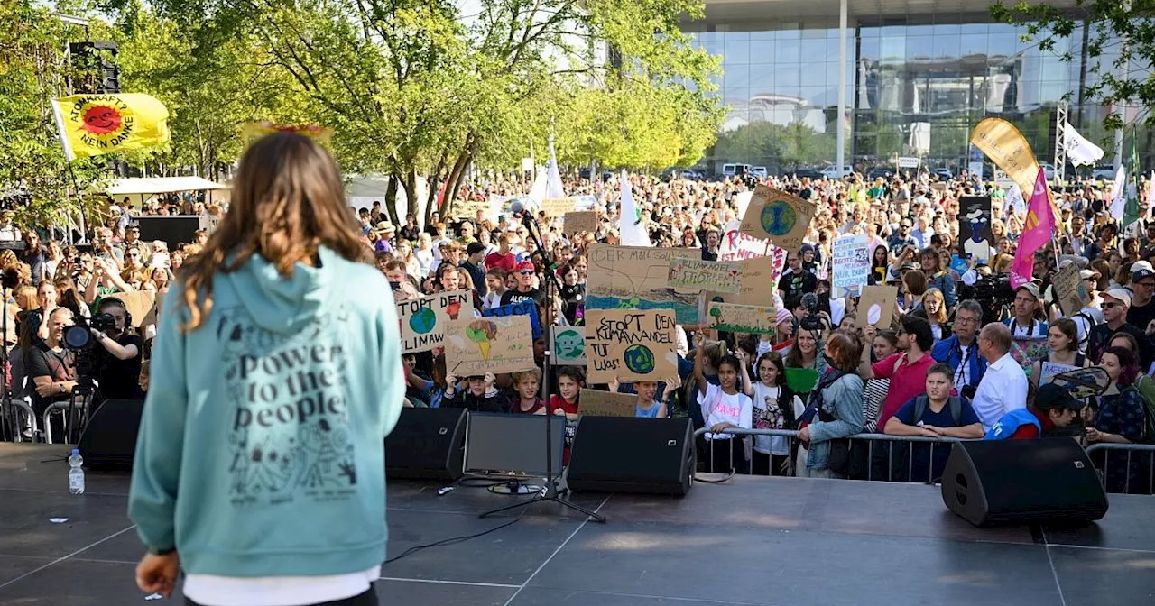 Tausende bei Demonstrationen für Klimaschutz