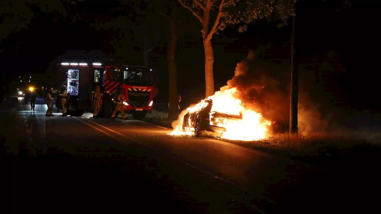 112-nieuws: auto vat vlam tijdens rijden • hardleerse automobilist in Best