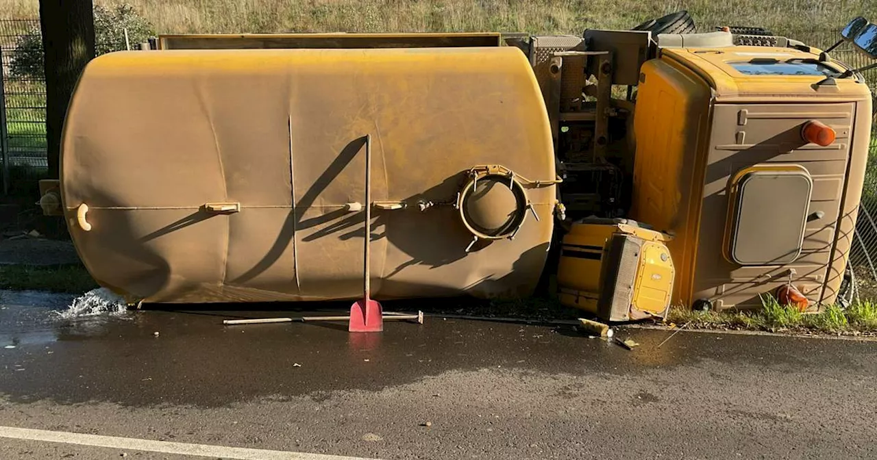 Dinslaken: Lkw stürzt über Halden-Böschung auf Radweg