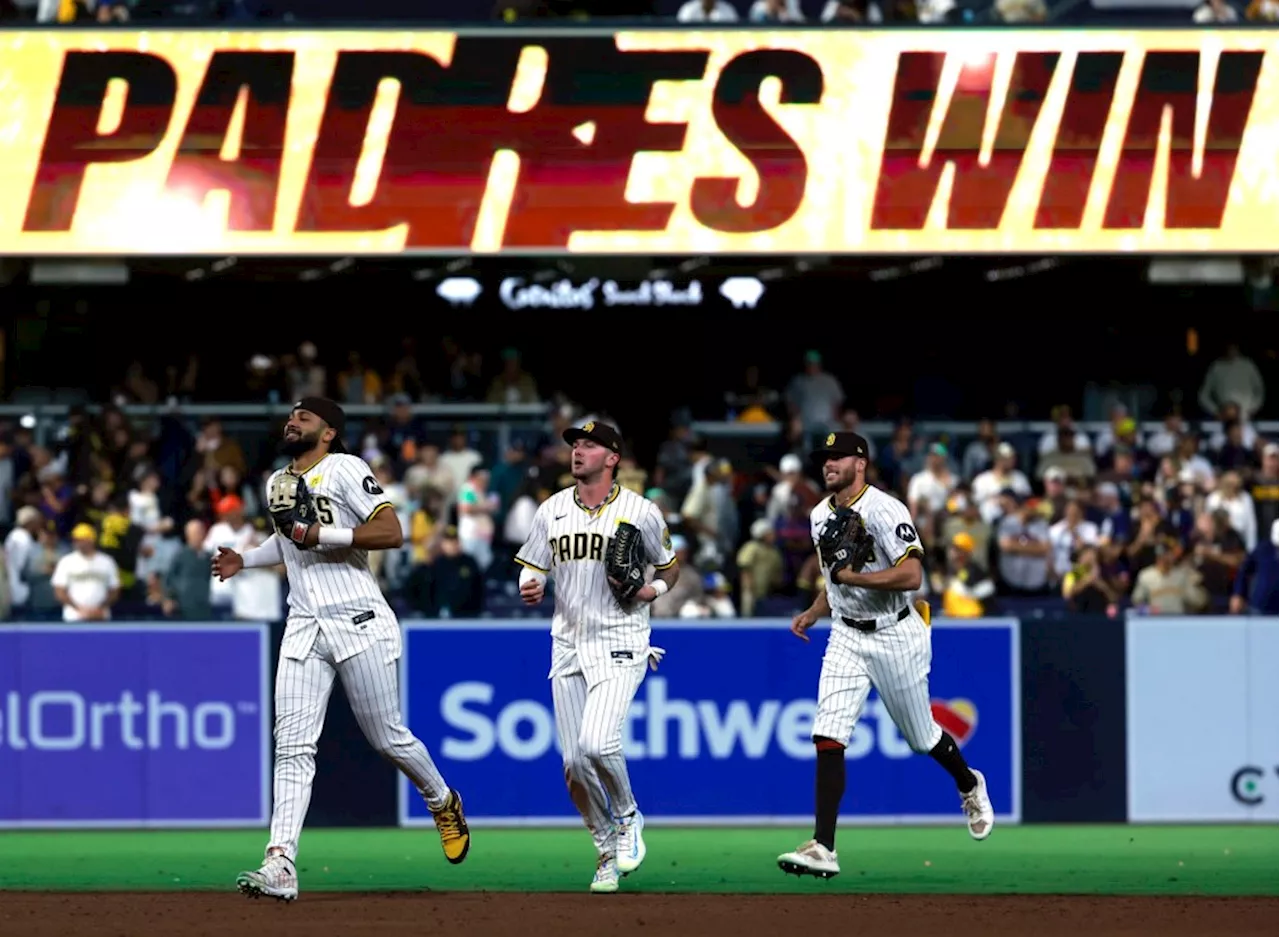 Padres continue playoff push against historically bad White Sox