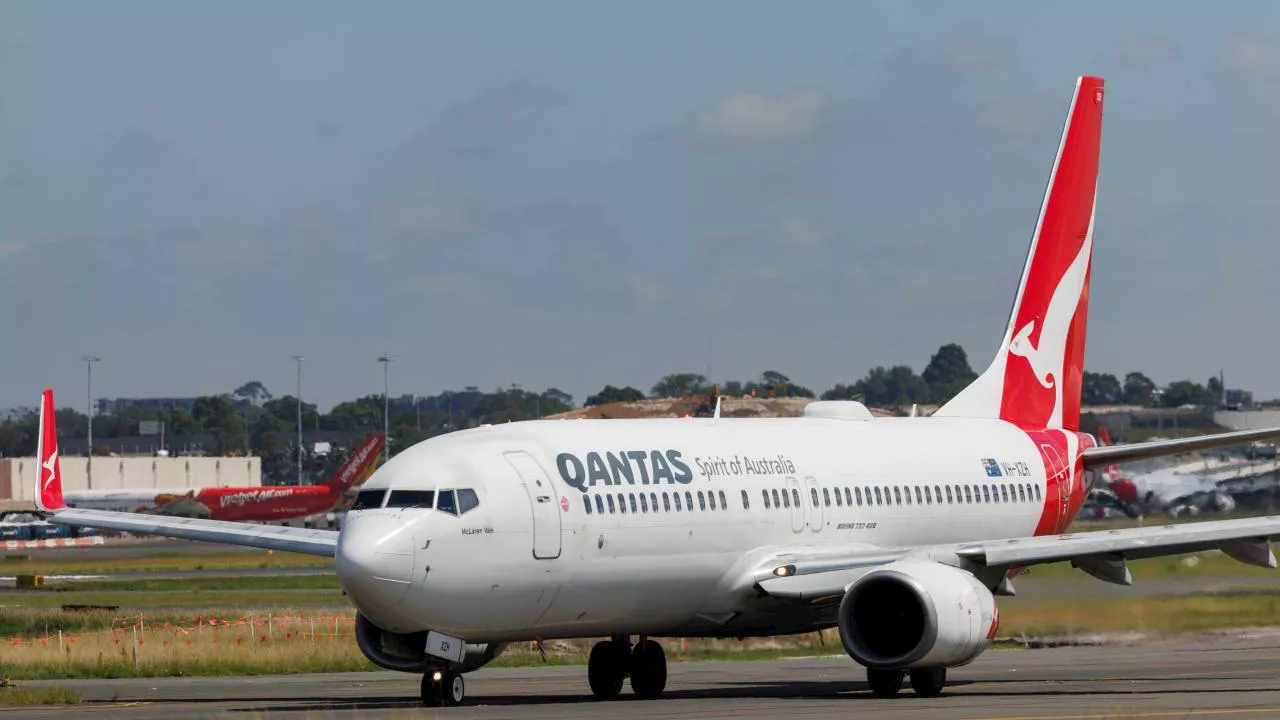 Chaos as Qantas flight cancelled ahead of Swans vs Port prelim final