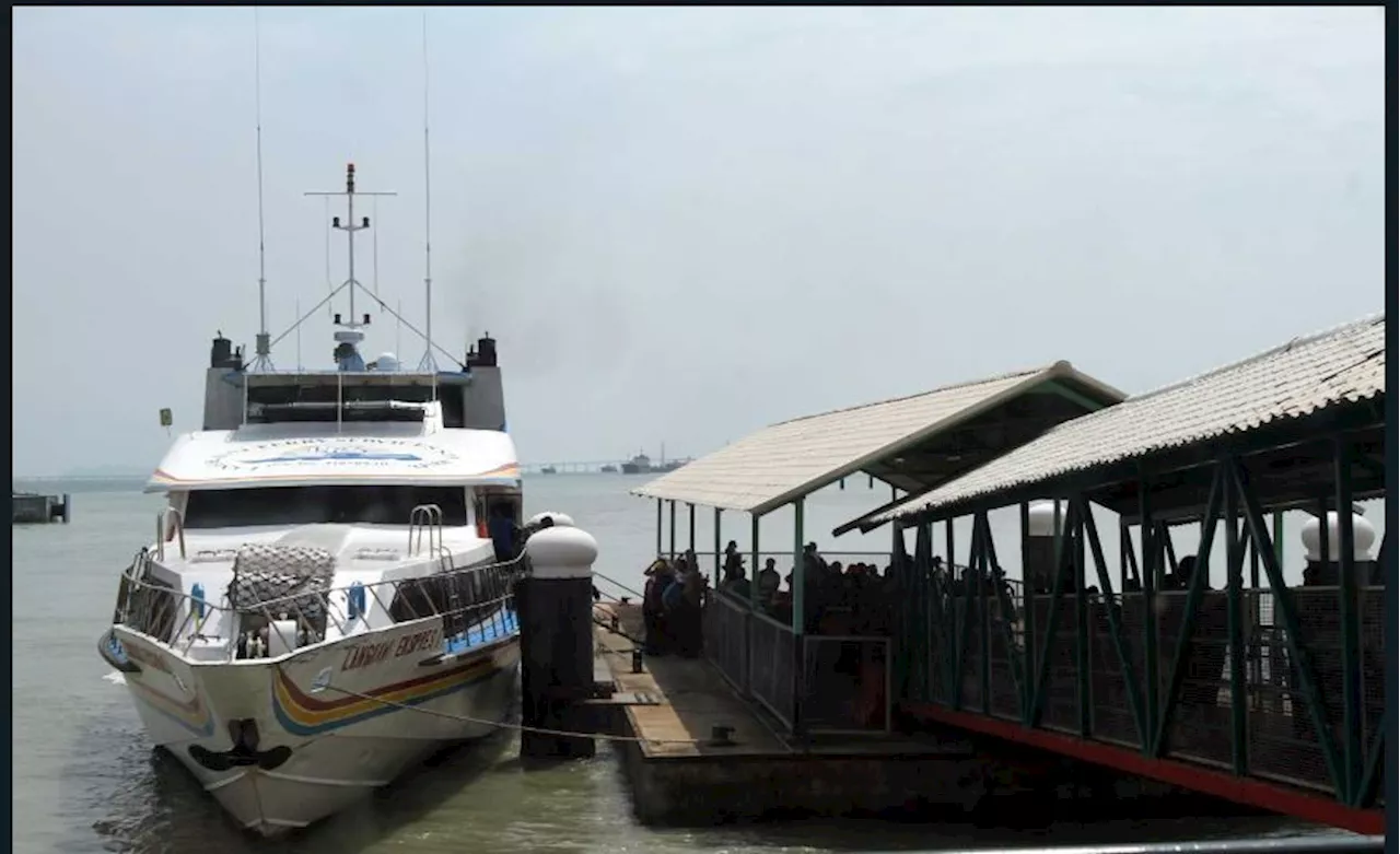 Bad weather brings Kuala Kedah ferry services to a halt