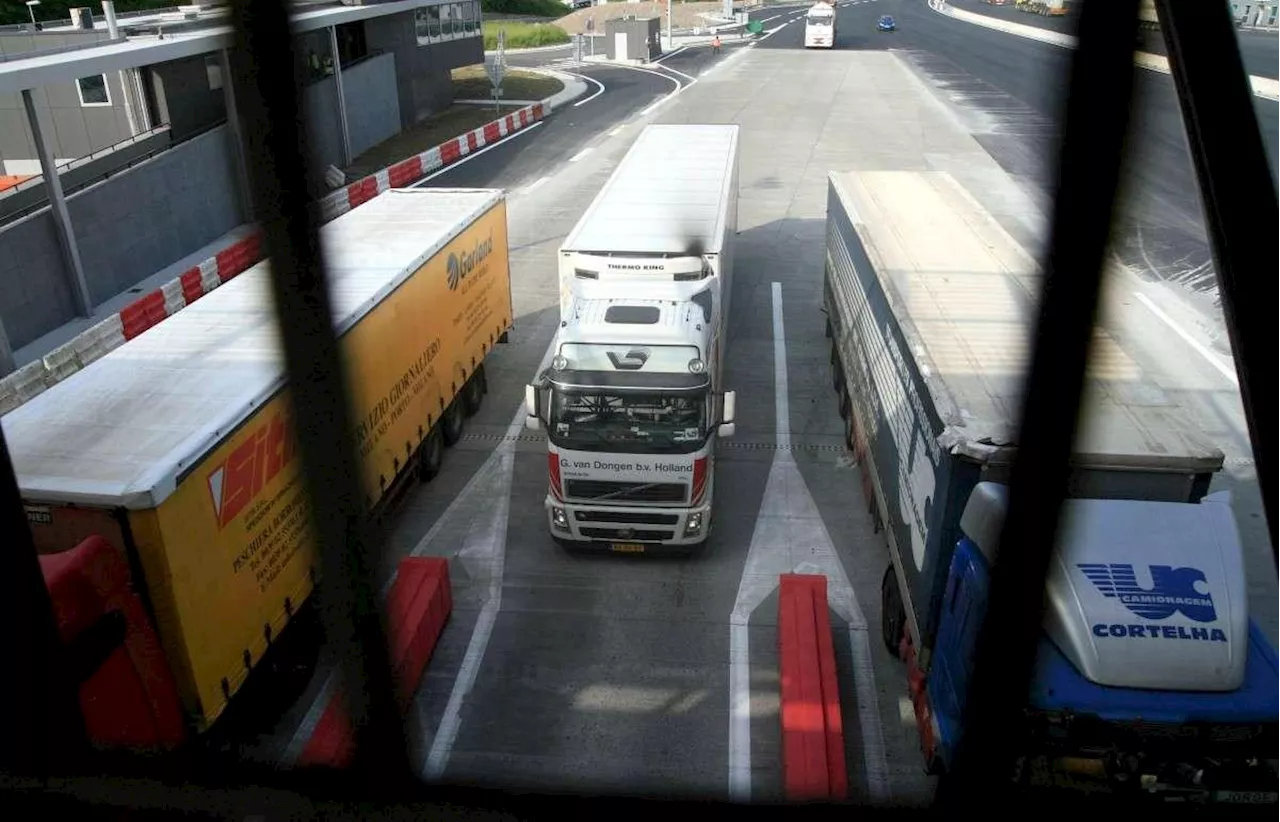 Circulation au Pays basque : des voies neutralisées sur l’autoroute, au niveau de la barrière de péage de Biriatou