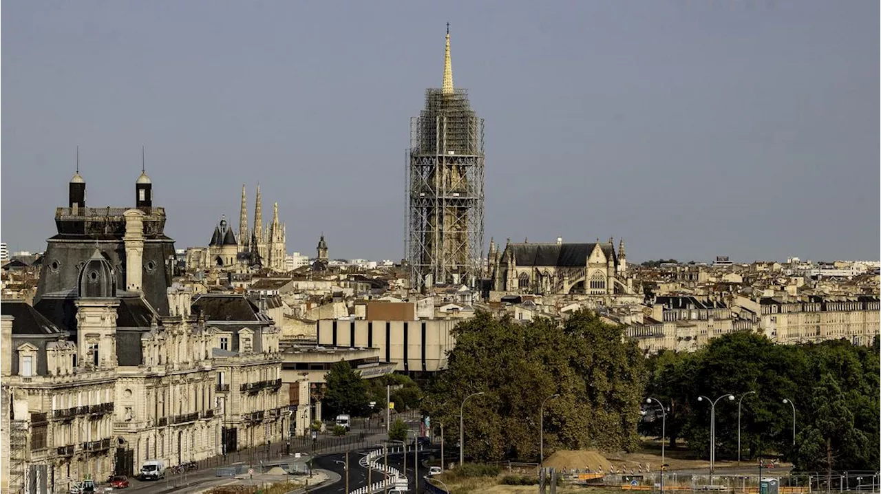 Flèche Saint-Michel à Bordeaux : le sommet libéré de son échafaudage sur 40 mètres de hauteur