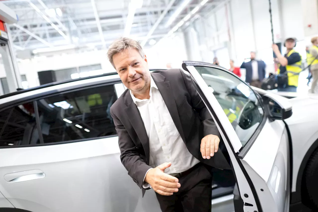 Robert Habeck zu Besuch bei VW: Bloß nicht den Kurs wechseln