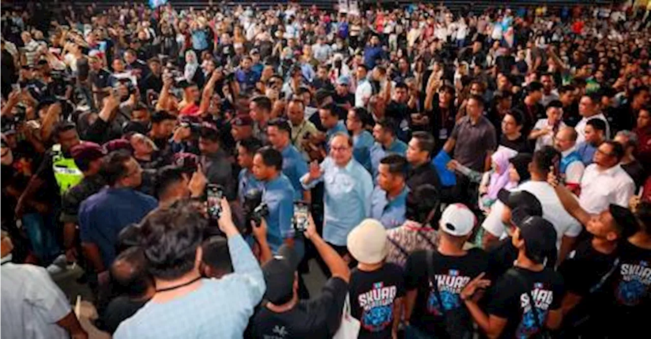 PM Anwar arrives at Axiata Arena to attend ‘Himpunan Suara Rakyat Suara Keramat’ gathering