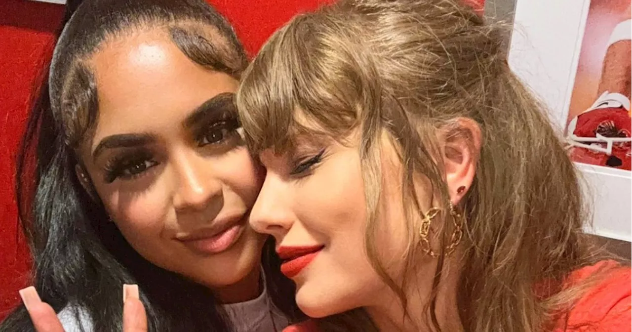 Taylor Swift Poses With Sheawna Weathersby in Sweet Game Day Selfie