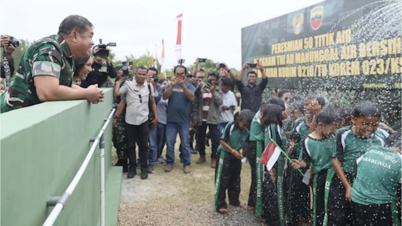 Aksi Mulia KSAD Maruli Bangun 50 Sumber Air Bersih hingga Sumbang Perahu Pengangkut Sampah di Toba