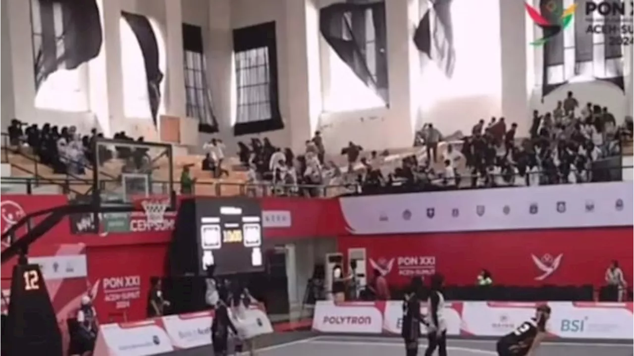 Usai Atap Venue Cabor Menembak Ambruk, Kini Kaca Venue Cabor Basket Jatuh, Netizen: PON Amburadul