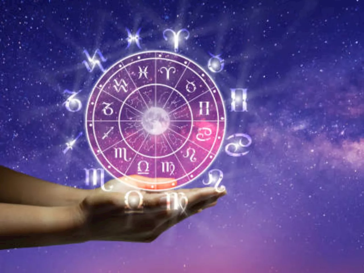 Horoscope : 'या' 5 राशीच्या लोकांना होणार अचानक धनलाभ, असा असेल आजचा दिवस