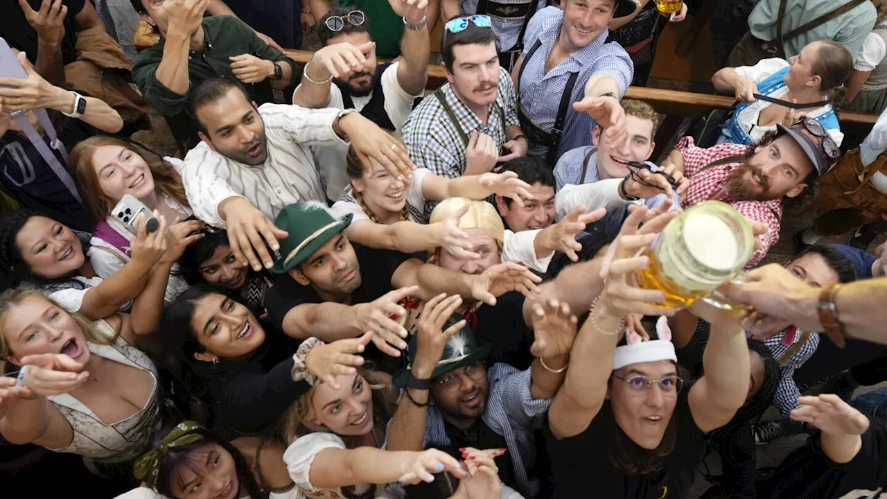 Thousands of beer lovers descend on Munich for Oktoberfest