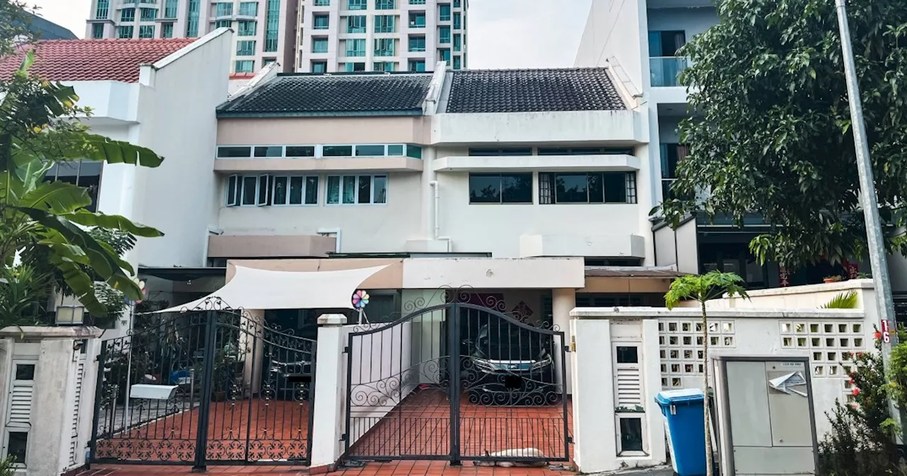 Touring a small 999-year landed estate near an MRT station in Upper Bukit Timah