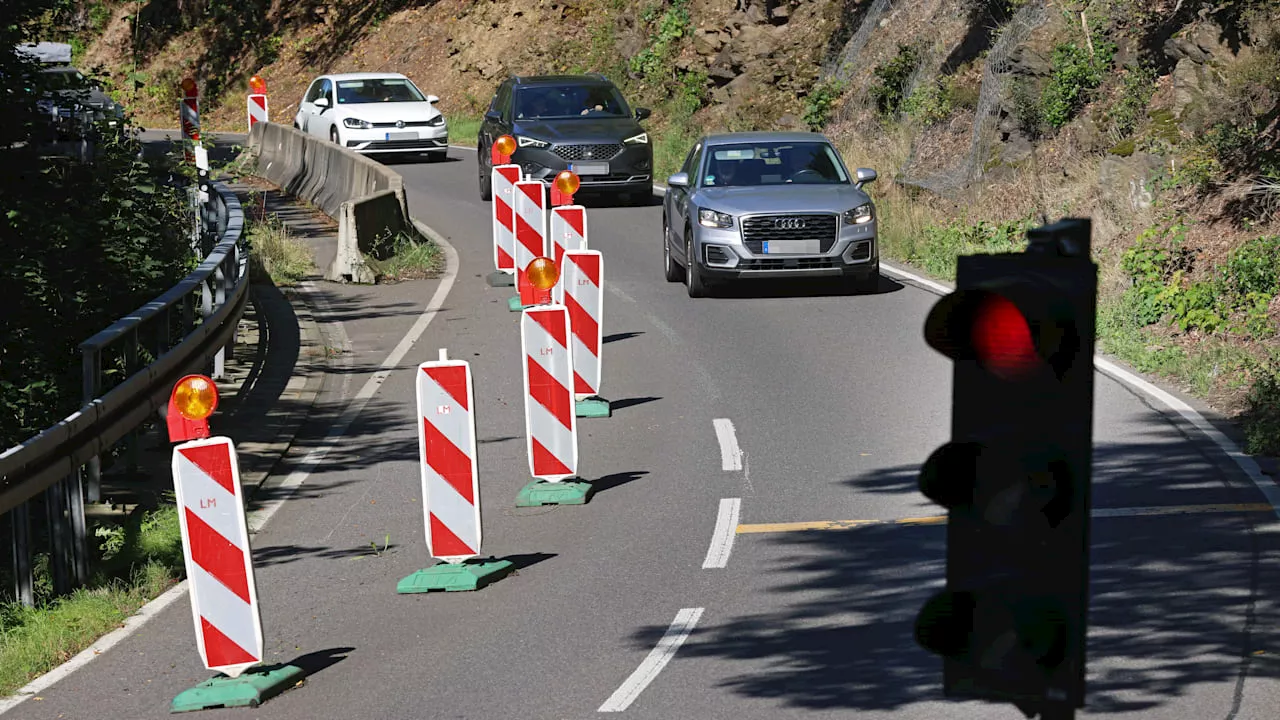 Straße seit 18 Jahren kaputt: Deutschlands nervigste Baustellen-Ampel