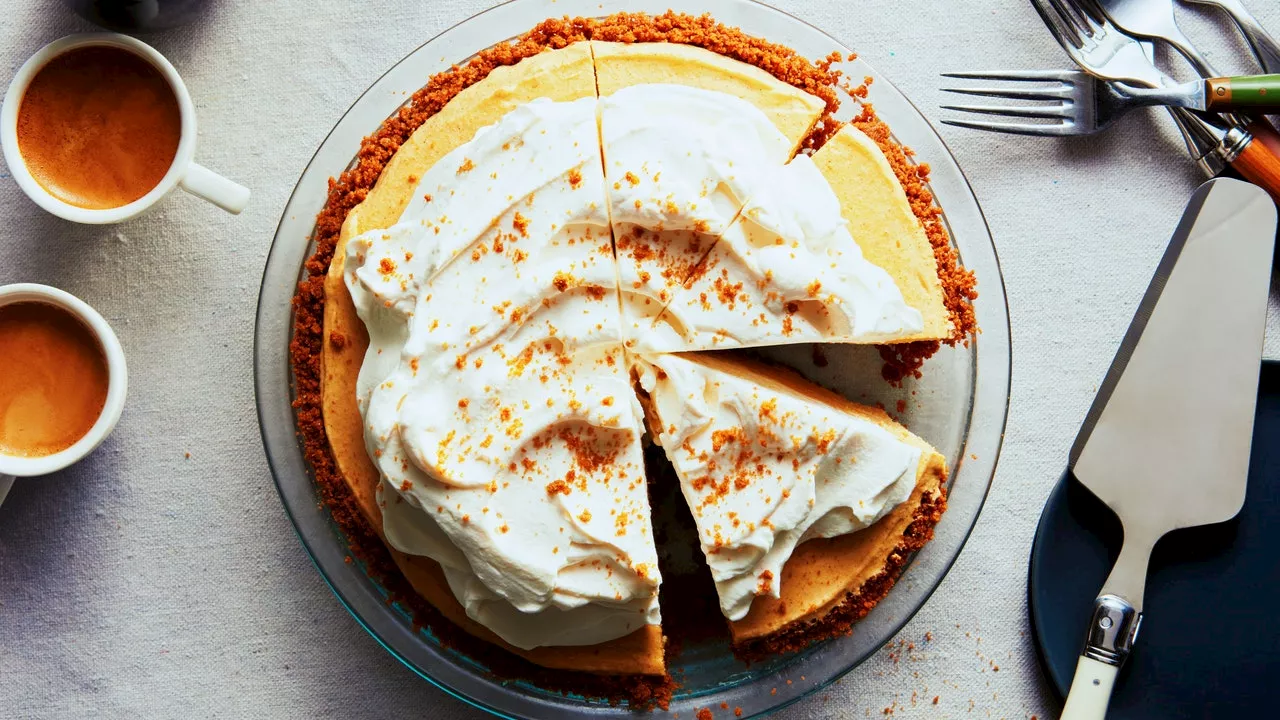 Pumpkin Chiffon Pie With Biscoff Crust