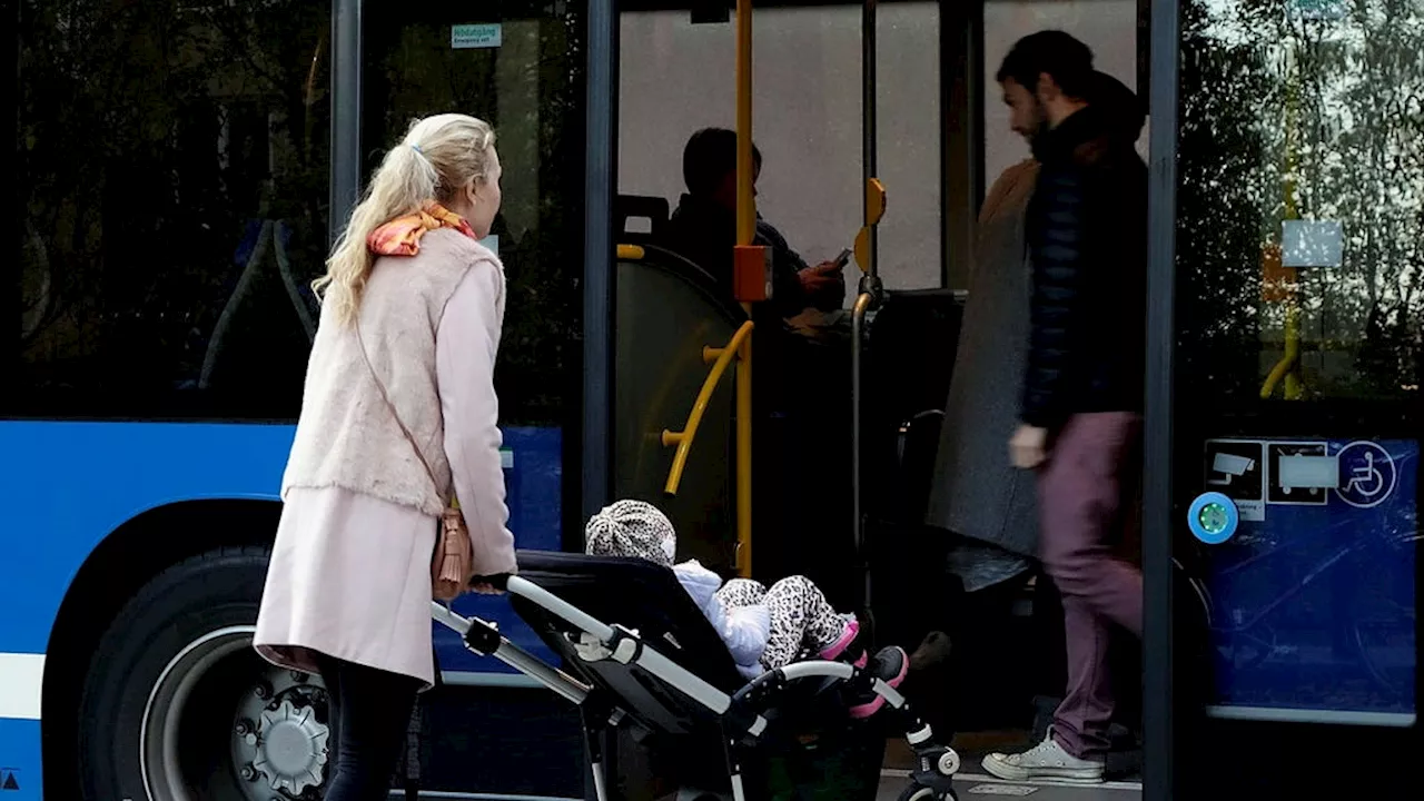 Vi har hört om feministisk snöröjning, men var är den feministiska kollektivtrafiken? undrar Lisa Magnusson