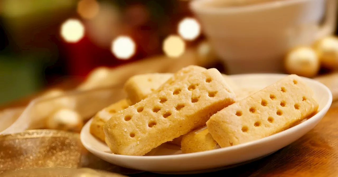 Cinnamon Roll Shortbread Bars Capture Autumnal Comfort