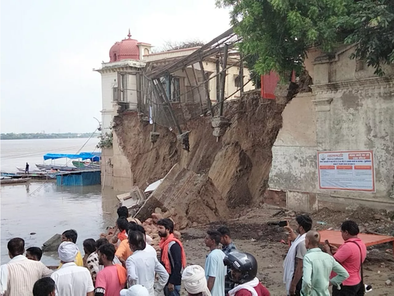 वाराणसी में कर्नाटक स्टेट की दीवार ढहने से तीन घायल: हरिश्चंद्र घाट पर कॉरिडोर निर्माण की खुदाई के दौरान हा...