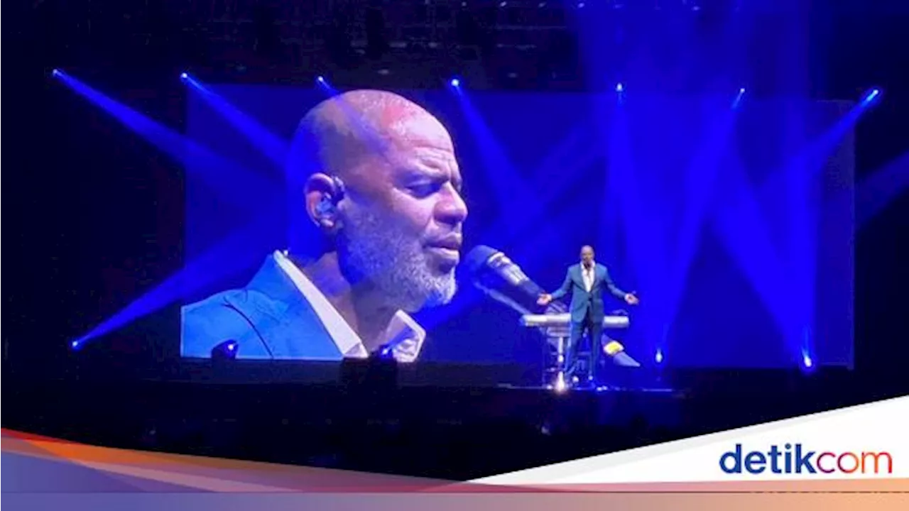 Brian McKnight Berkaca-kaca di Panggung Jakarta