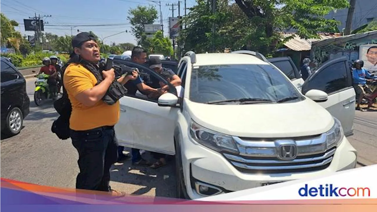 Detik-detik Menegangkan Polisi Sergap Pria Bersenjata Penembak Pajero di Demak