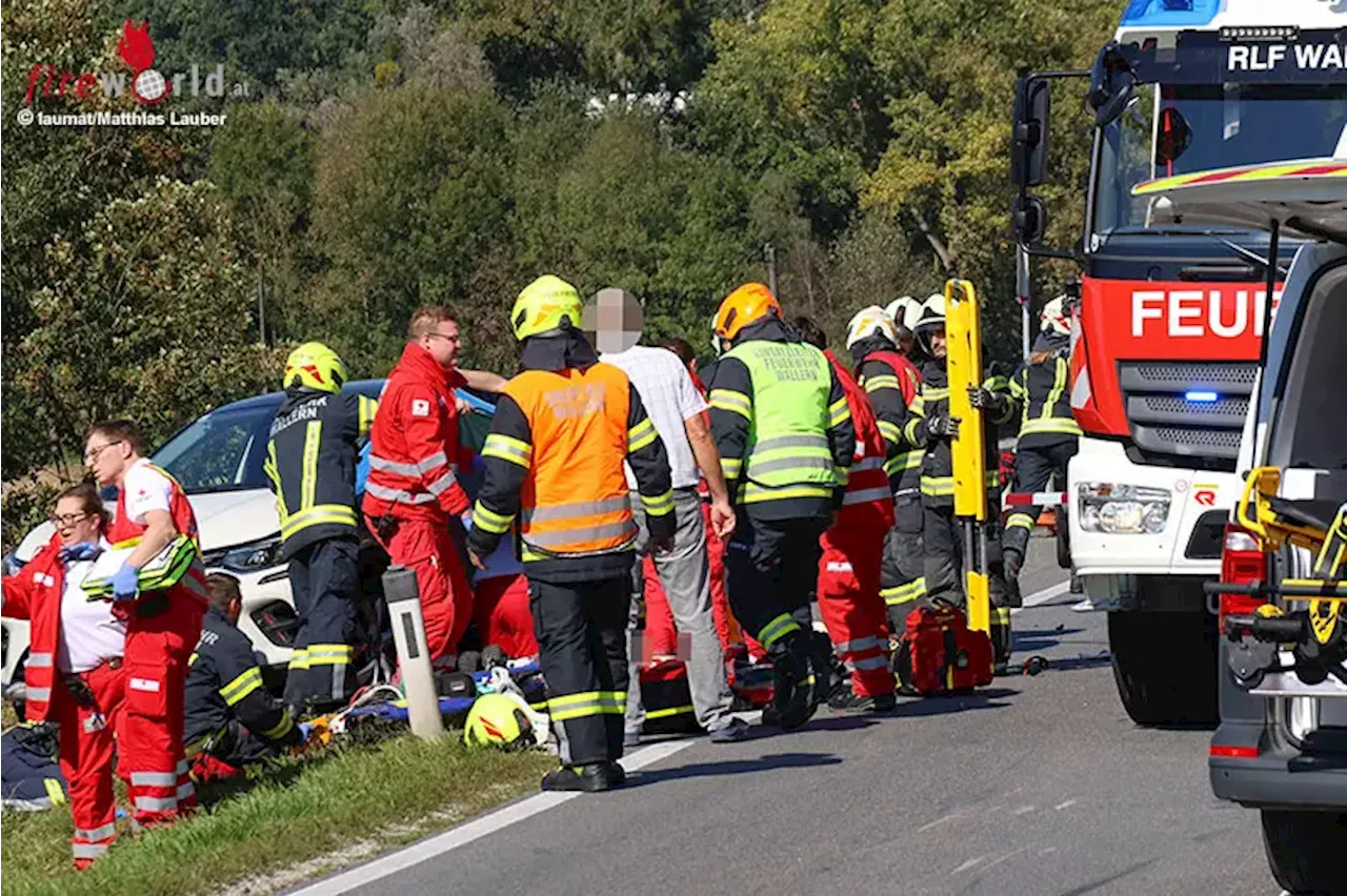 Oö: Motorradlenker nach Kollision auf B 134 bei Wallern unter Pkw eingeklemmt