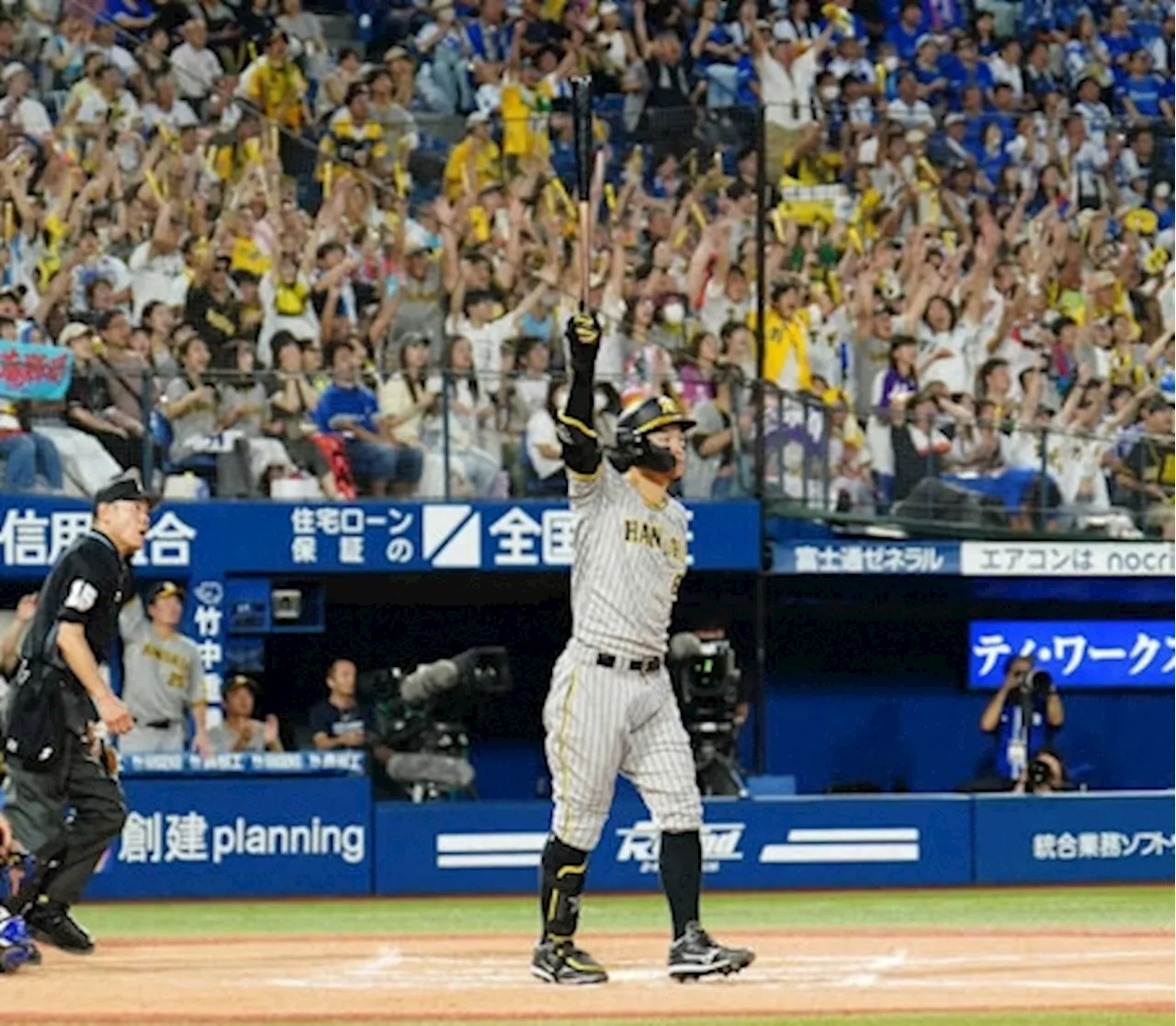 阪神・佐藤輝 「もう完璧な一発」自画自賛の特大15号決勝ソロで首位巨人に2差再接近